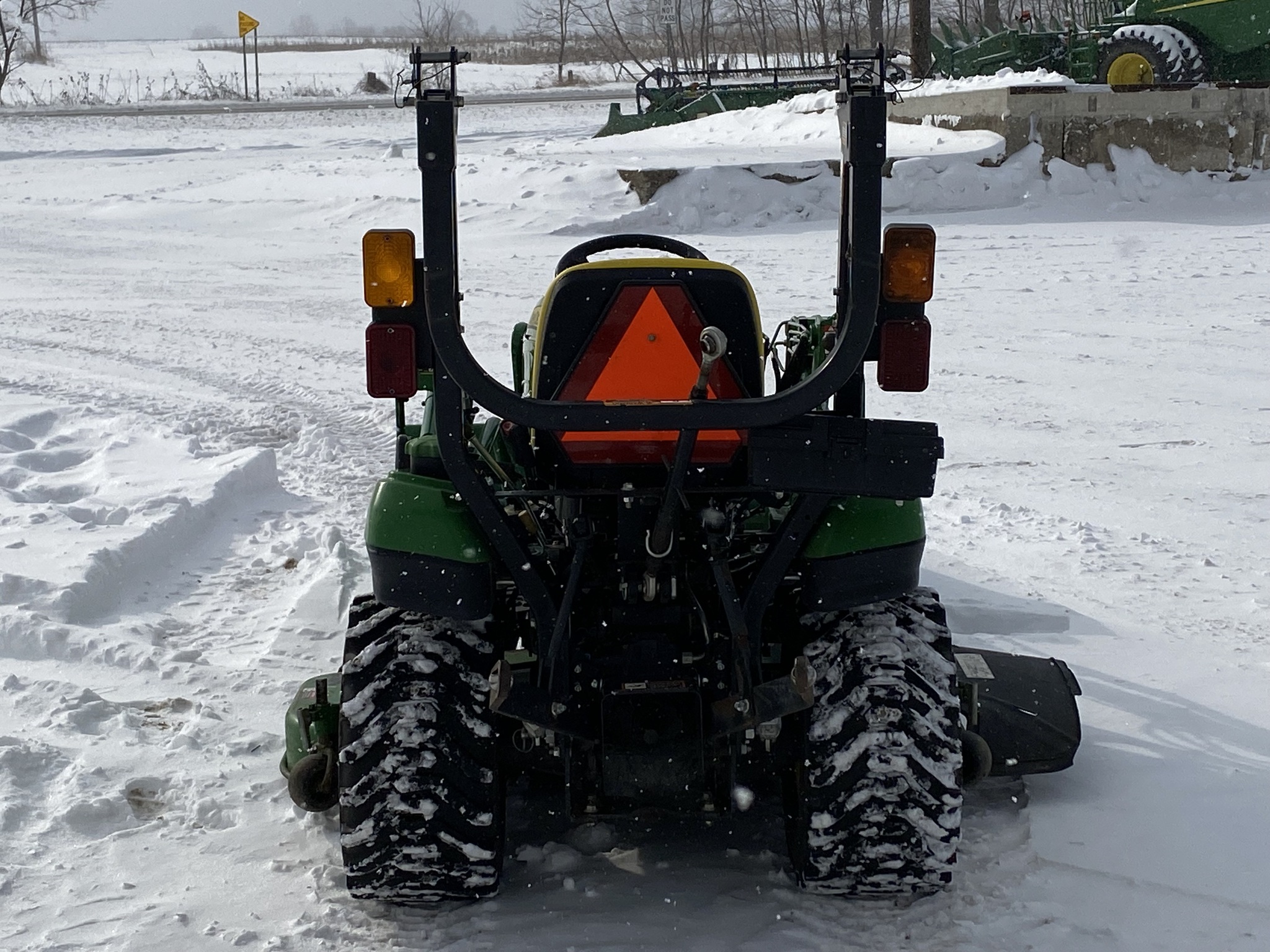 2016 John Deere 1023E Image 4