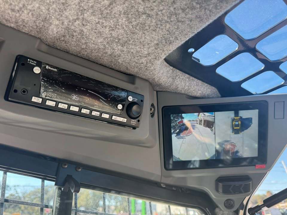 2025 John Deere 335 P Image 5