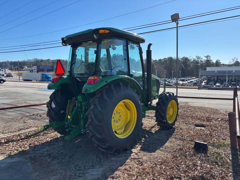 2025 John Deere 5075E Image 4