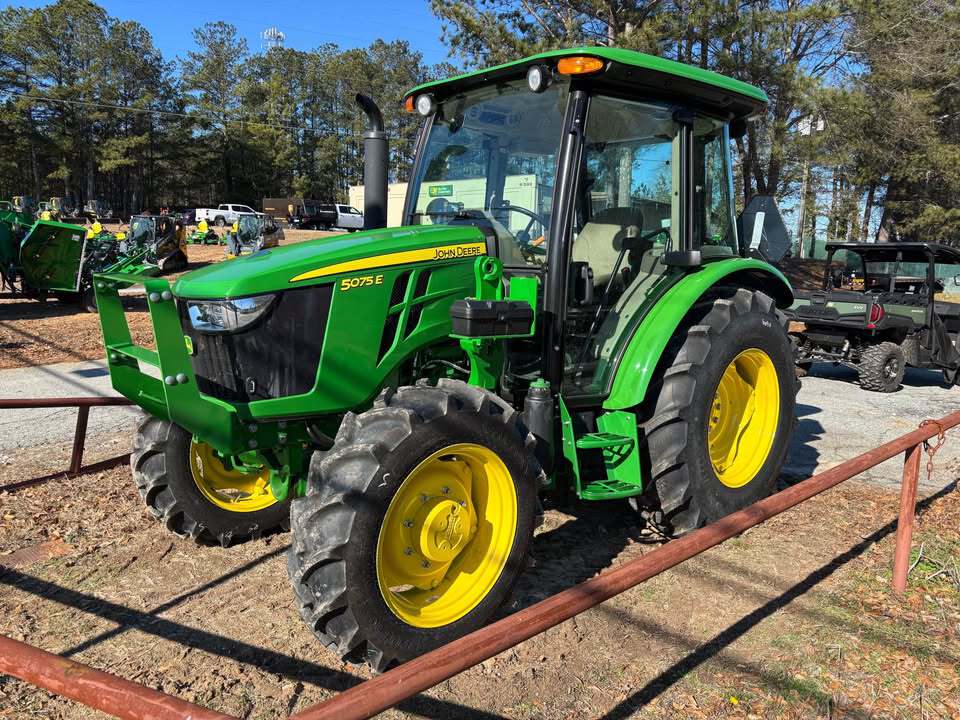 2025 John Deere 5075E Image 1