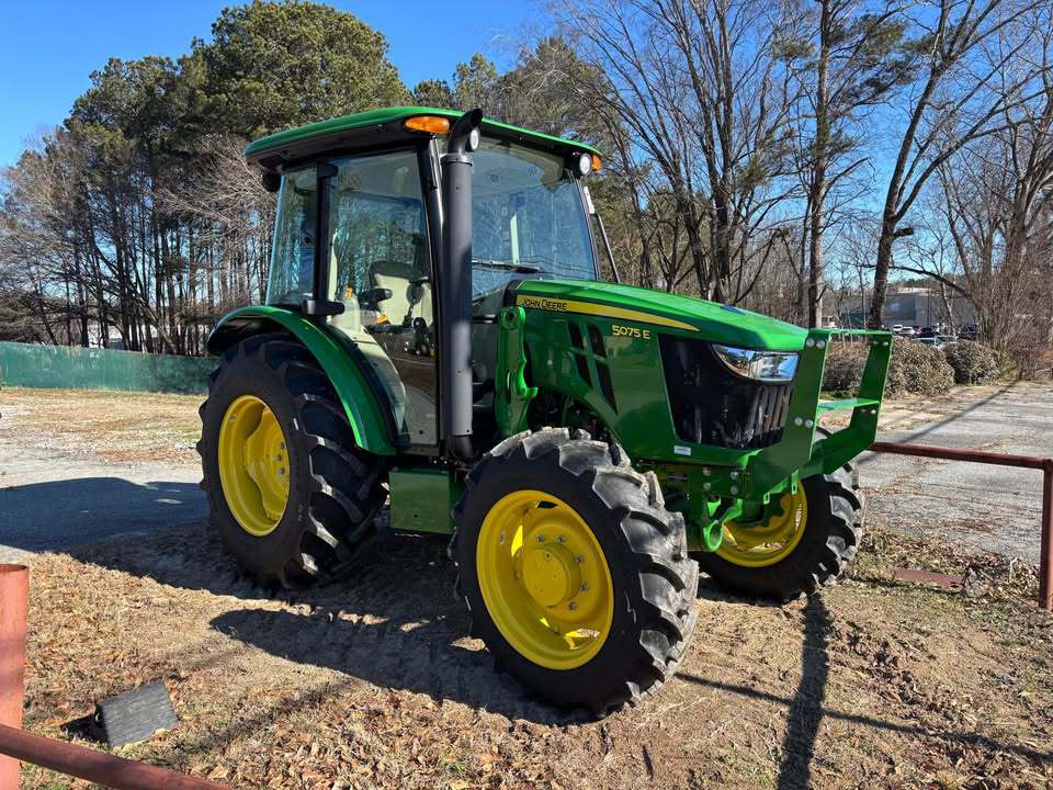 2025 John Deere 5075E Image 5