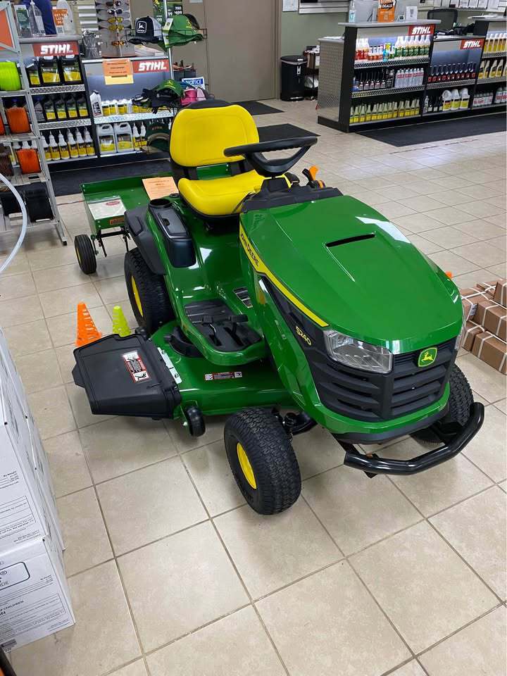 2025 John Deere S240 Image 2