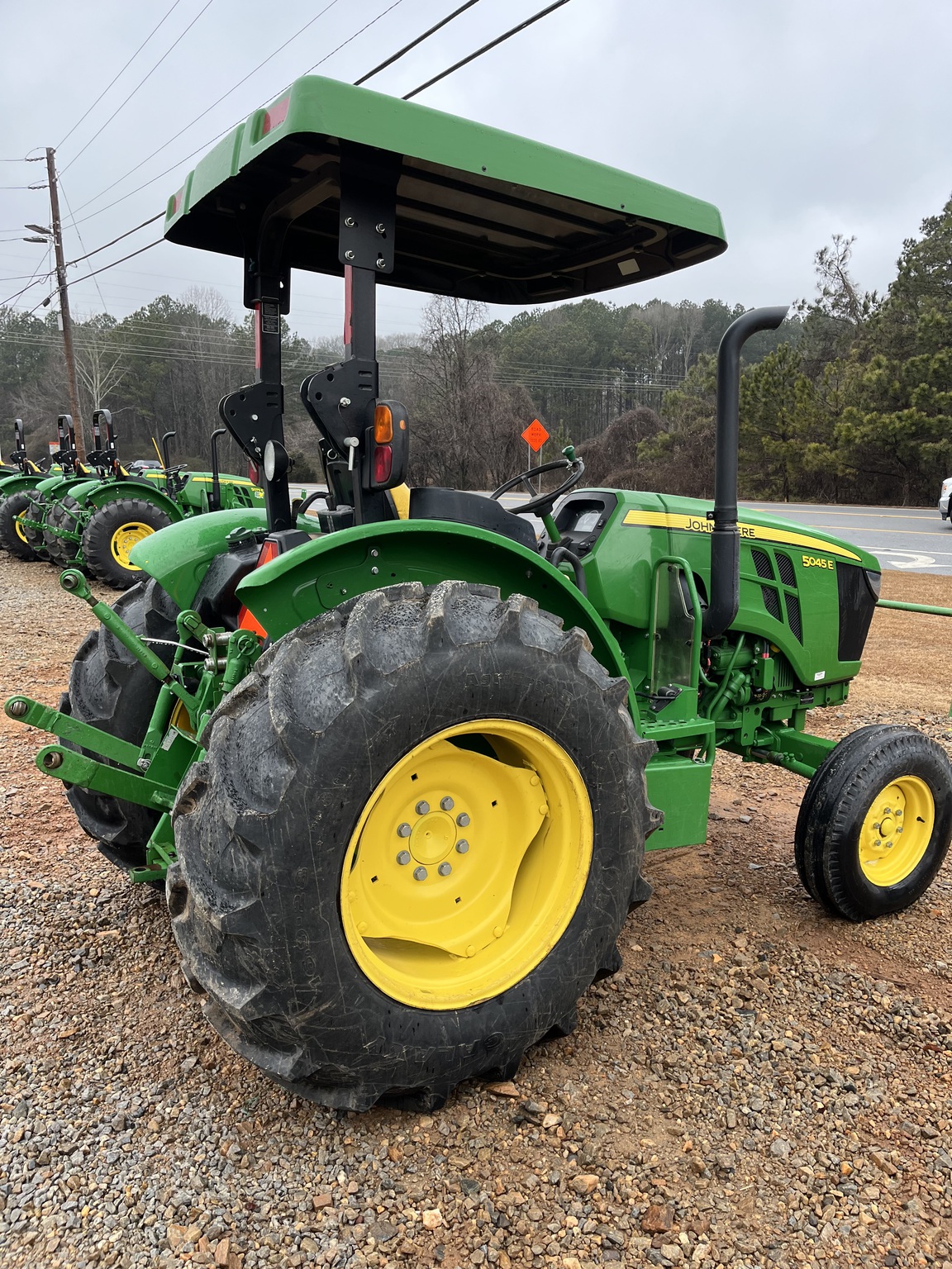 2021 John Deere 5045E Image 3