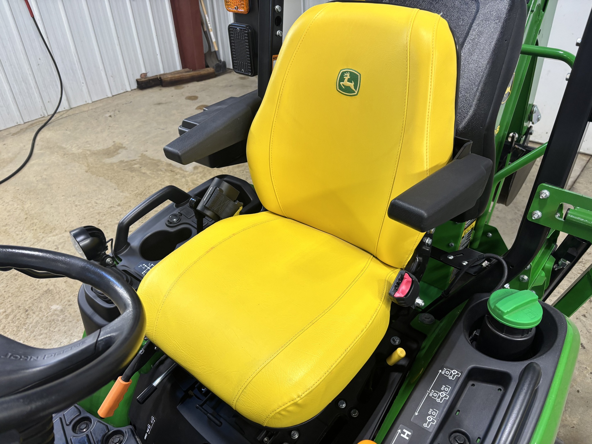 New In-Stock 2024 John Deere 1025R Compact Utility Tractors at Koenig Equipment in Botkins, OH - PhotoXL14