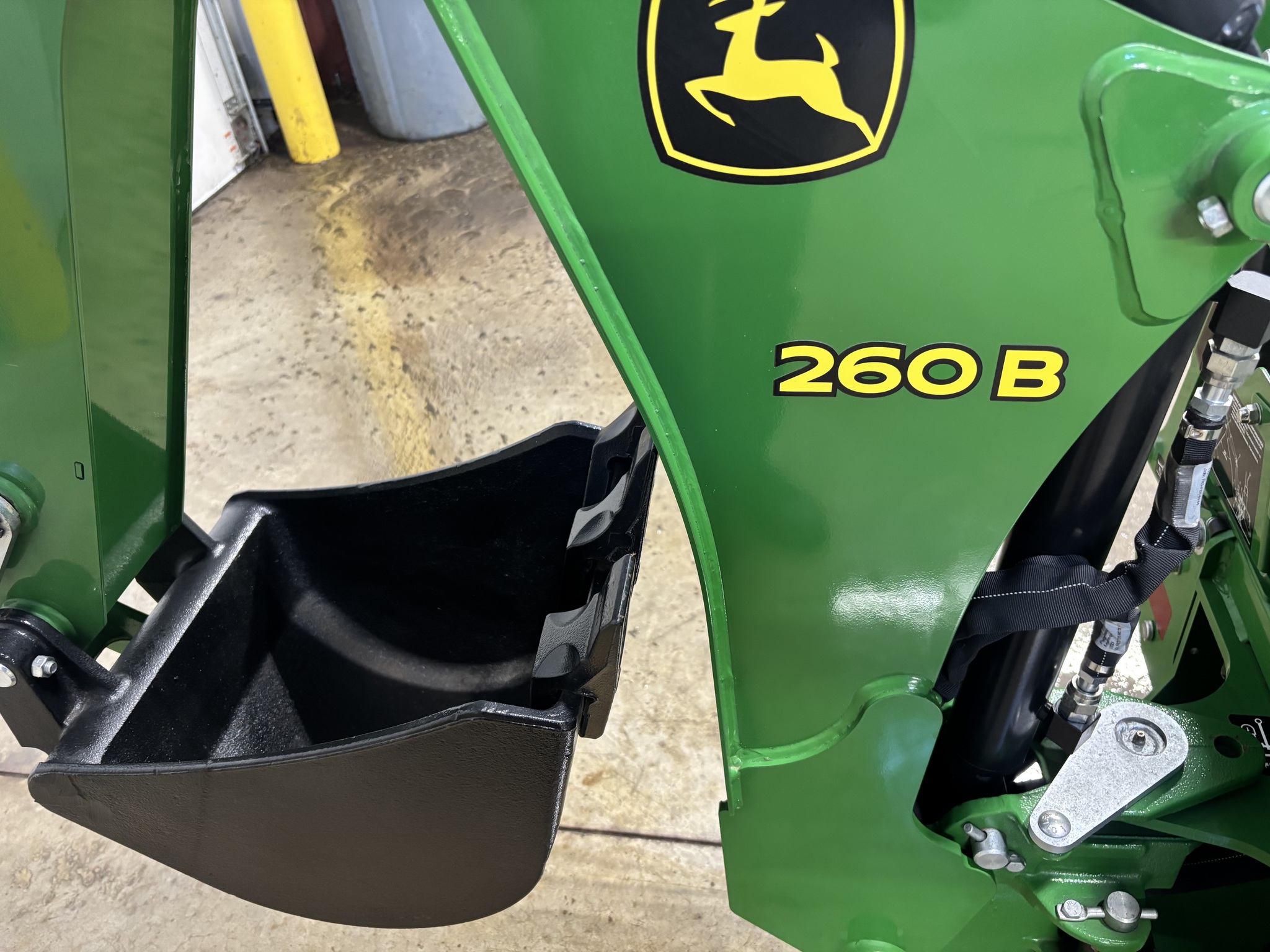 New In-Stock 2024 John Deere 1025R Compact Utility Tractors at Koenig Equipment in Botkins, OH - PhotoXL9