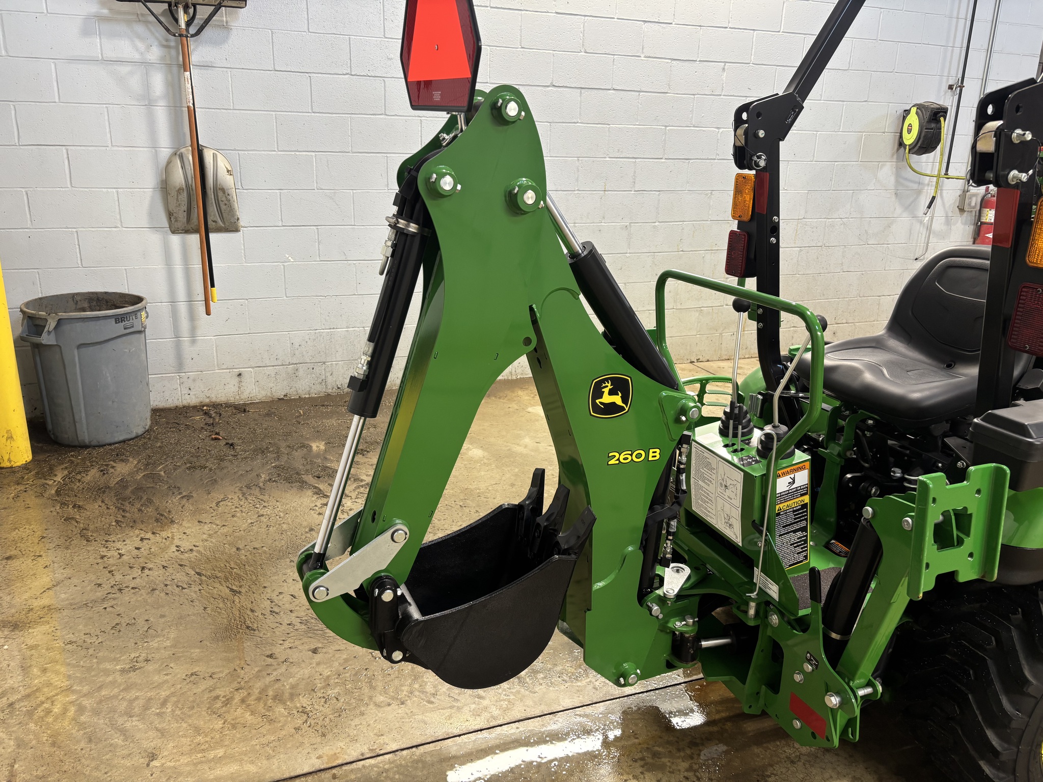 New In-Stock 2024 John Deere 1025R Compact Utility Tractors at Koenig Equipment in Botkins, OH - PhotoXL10