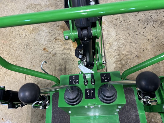 New In-Stock 2024 John Deere 1025R Compact Utility Tractors at Koenig Equipment in Botkins, OH - Photo13