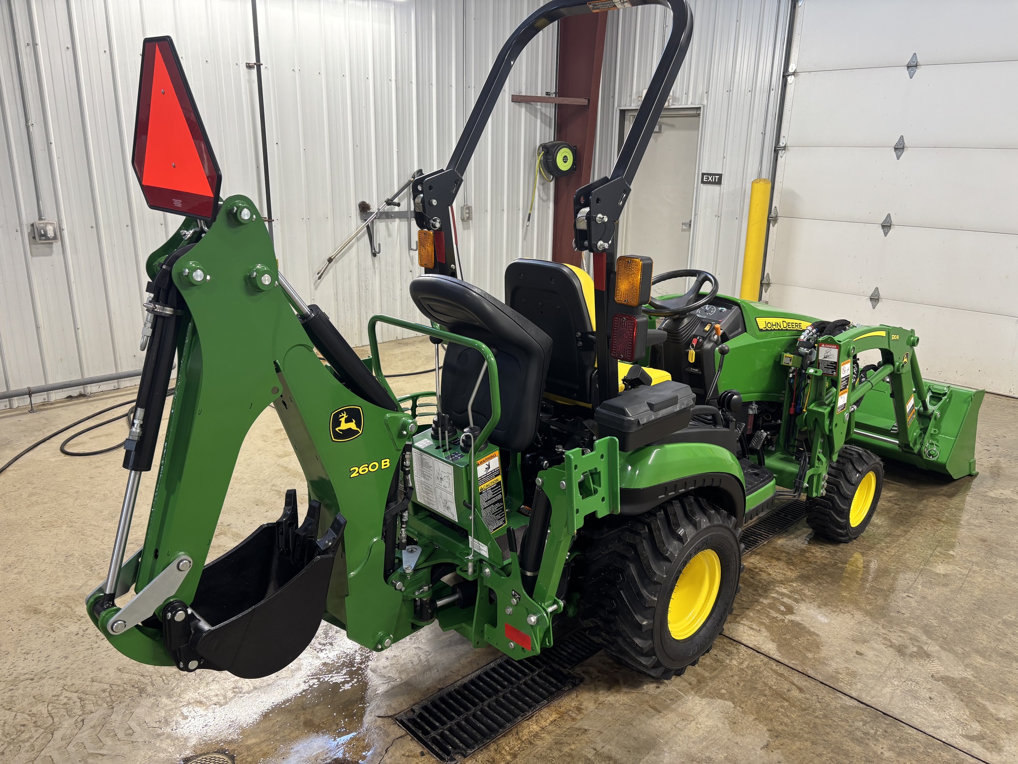 New In-Stock 2024 John Deere 1025R Compact Utility Tractors at Koenig Equipment in Botkins, OH - PhotoXL4