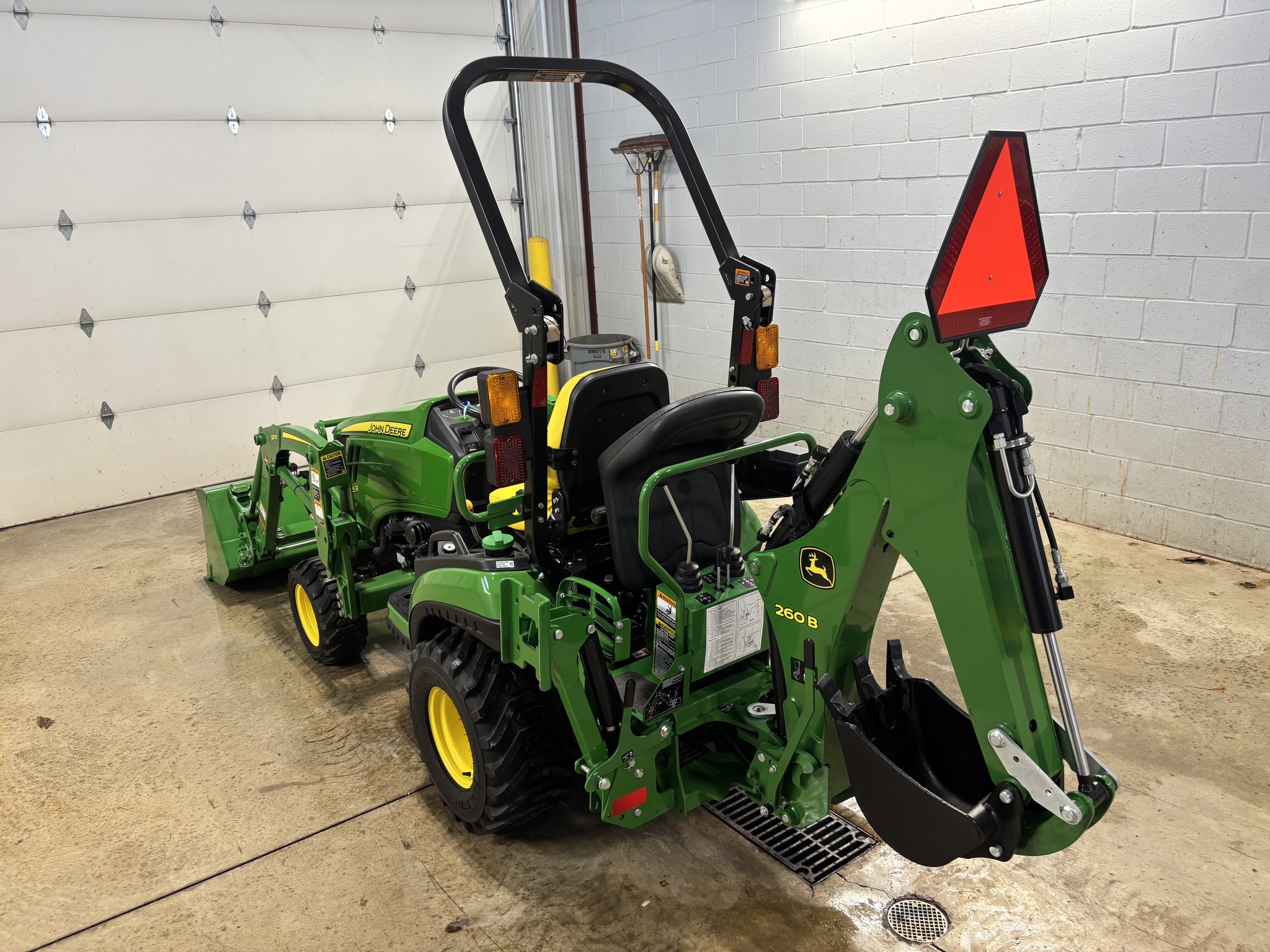 New In-Stock 2024 John Deere 1025R Compact Utility Tractors at Koenig Equipment in Botkins, OH - PhotoXL6