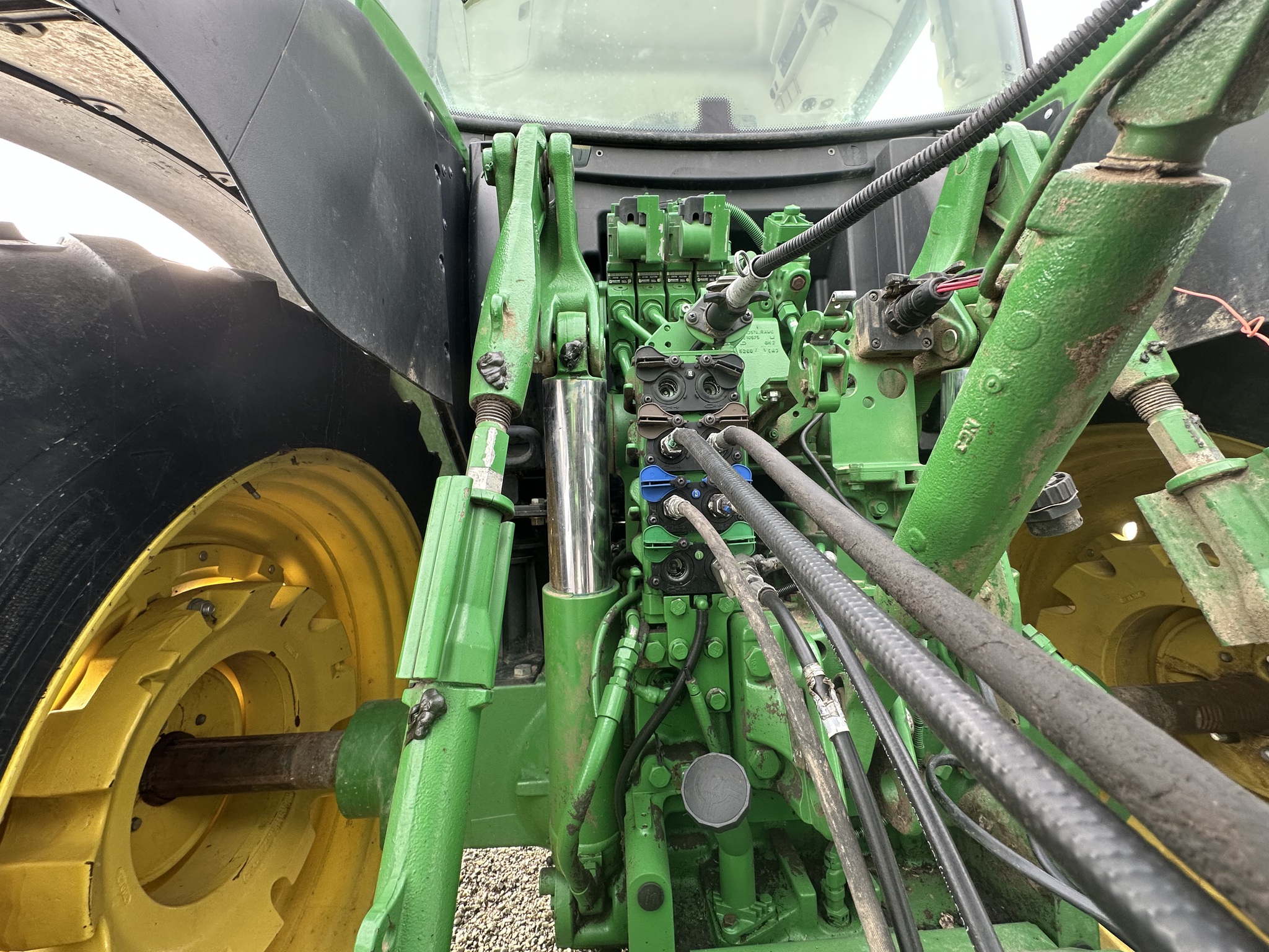 2016 John Deere 6175R Image 12