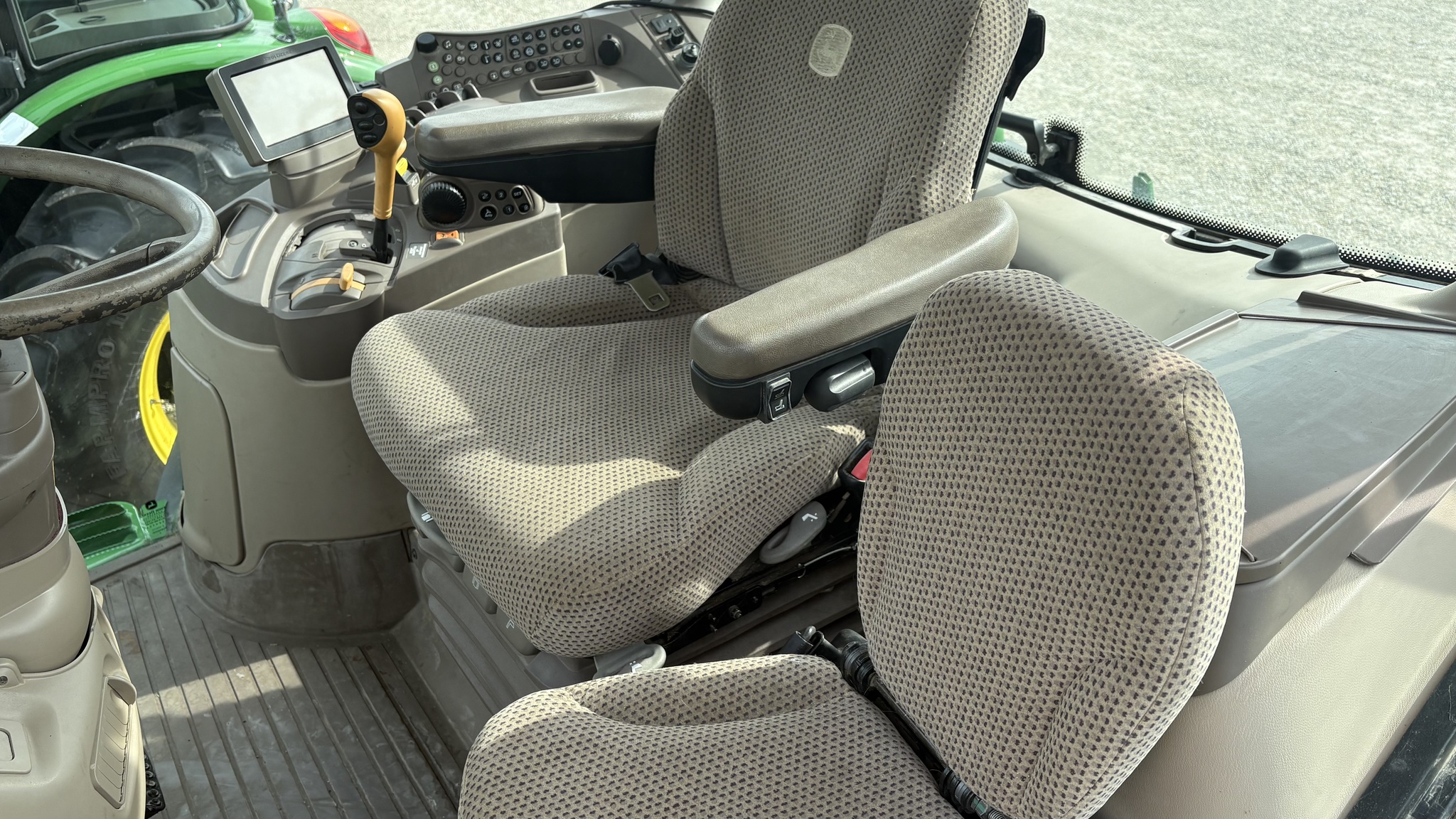 2016 John Deere 6175R Image 18