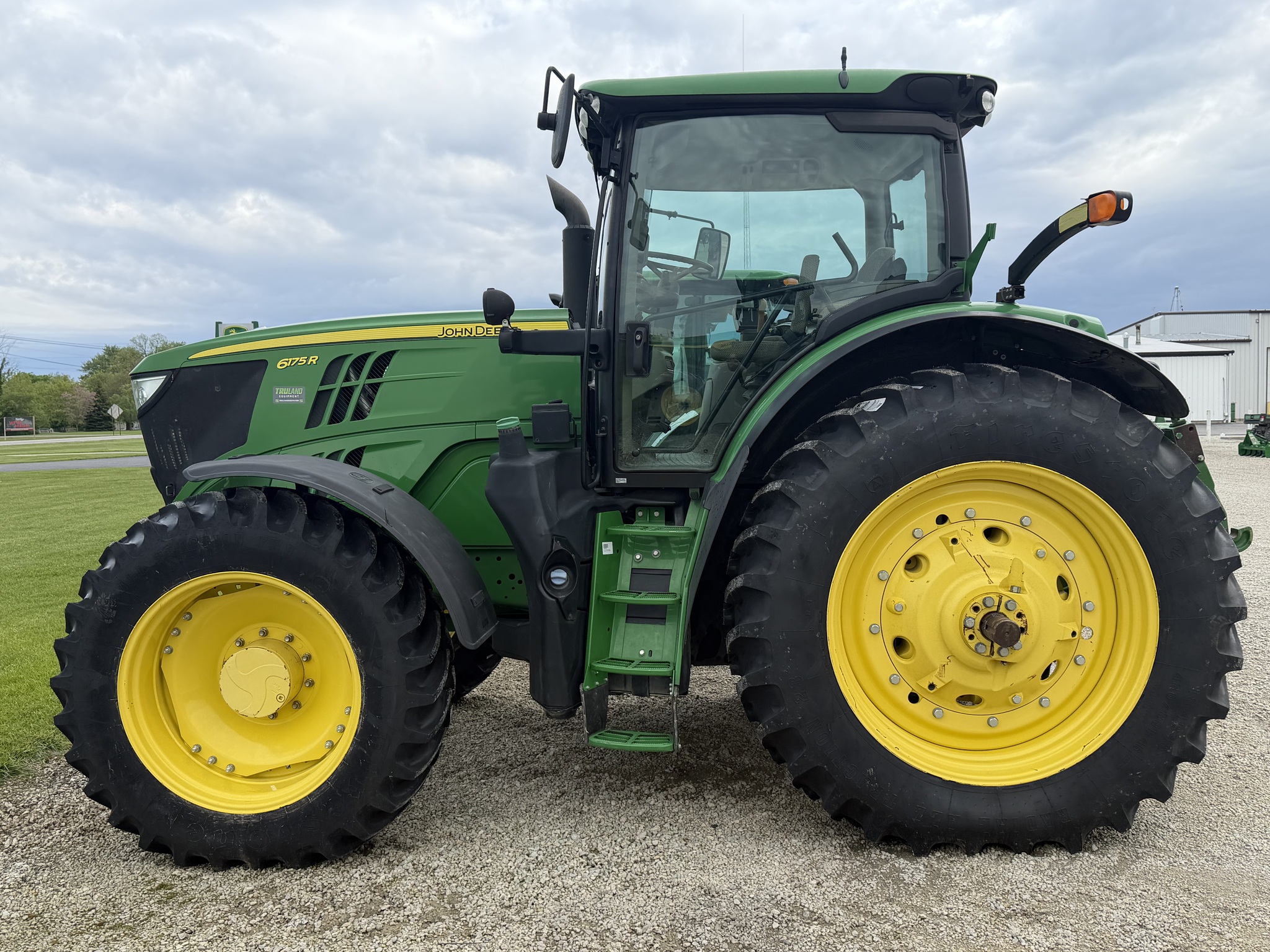 2016 John Deere 6175R Image 3