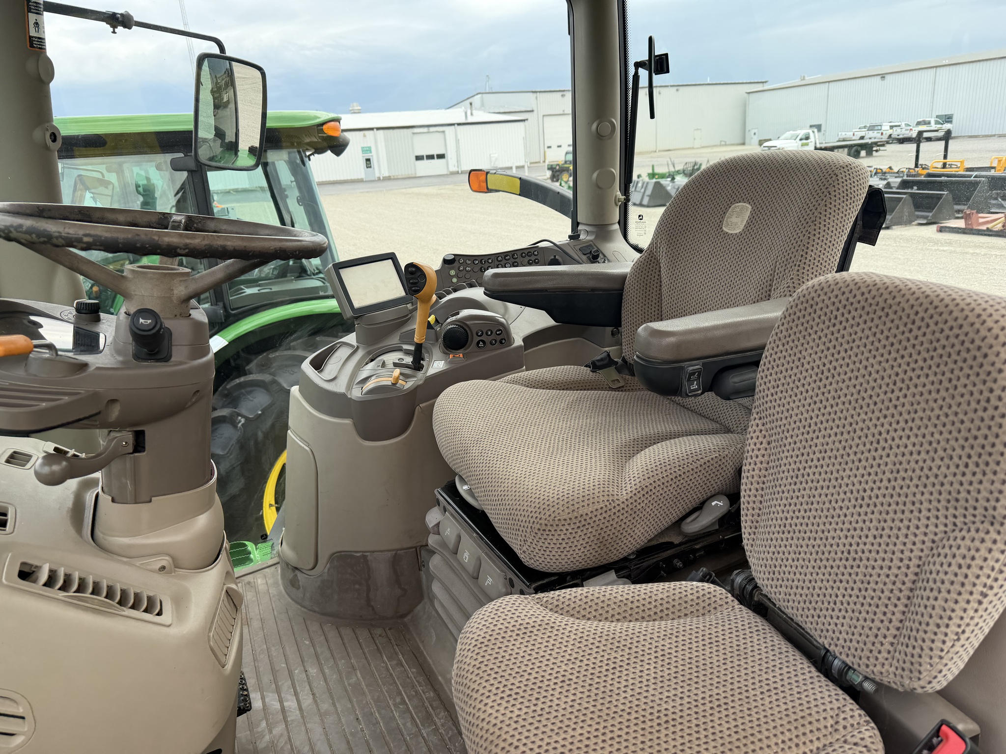 2016 John Deere 6175R Image 8