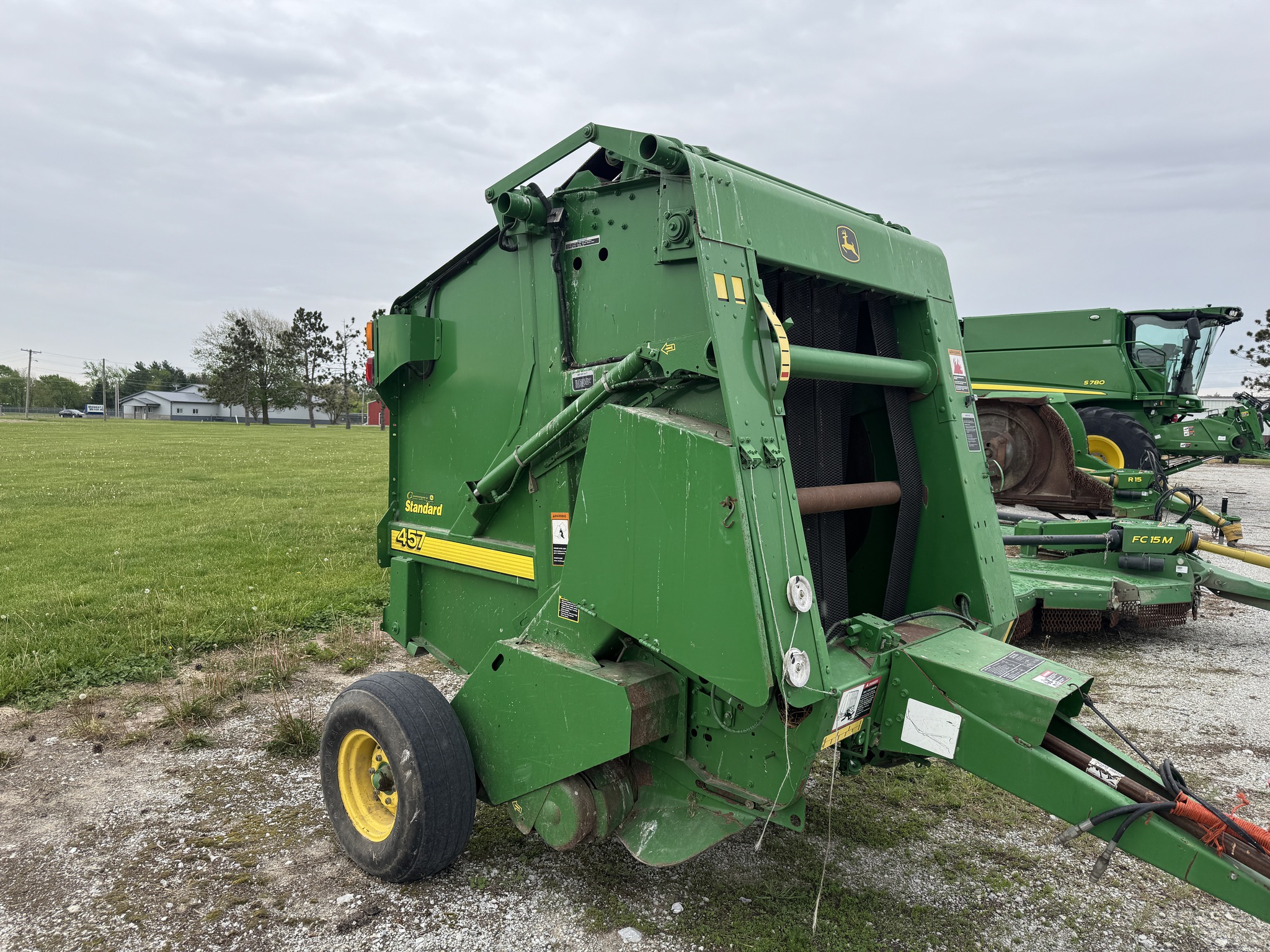 2006 John Deere 457 Image 2