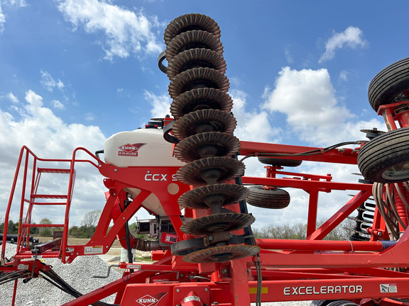 2012 Kuhn-Krause 8000