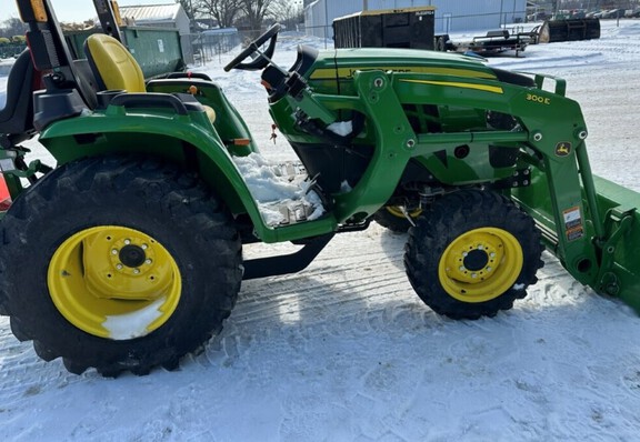 Photo of 2022 John Deere 3032E