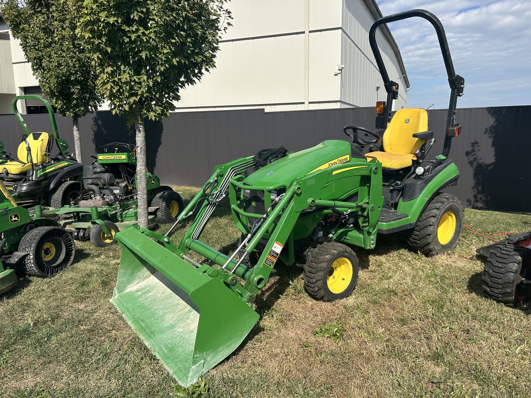 Used 2023 John Deere 1025R Compact Utility Tractors at Koenig Equipment in Franklin, IN - PhotoXL0