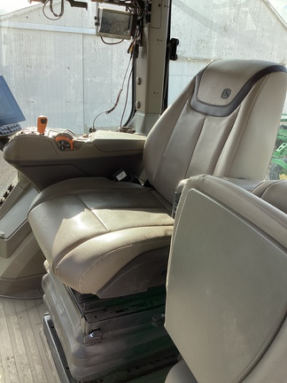 2025 John Deere 9RX 640 - Photo13