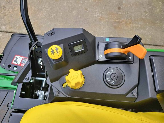 2026 John Deere Z320R-3