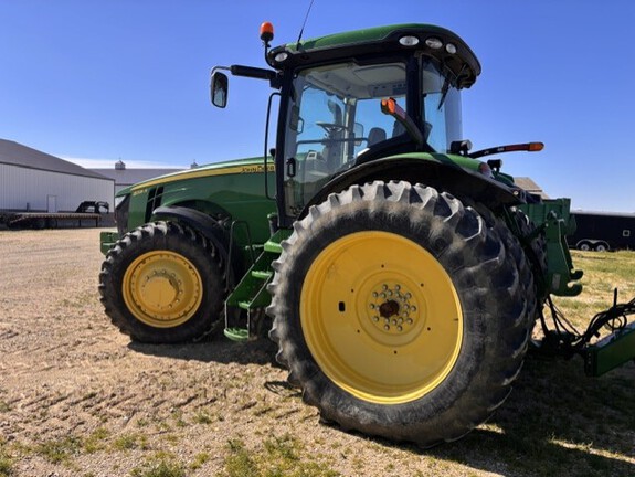2013 John-Deere 8235R