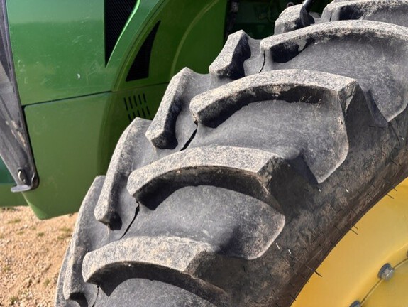 2013 John-Deere 8235R