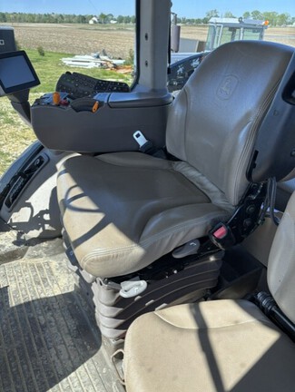 2013 John-Deere 8235R