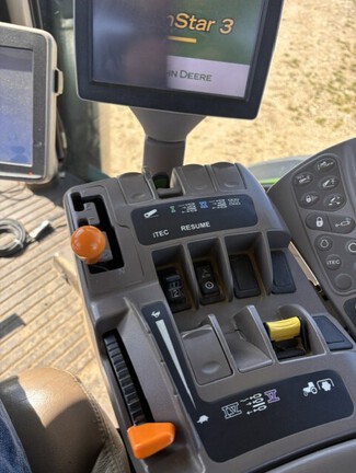 2013 John-Deere 8235R