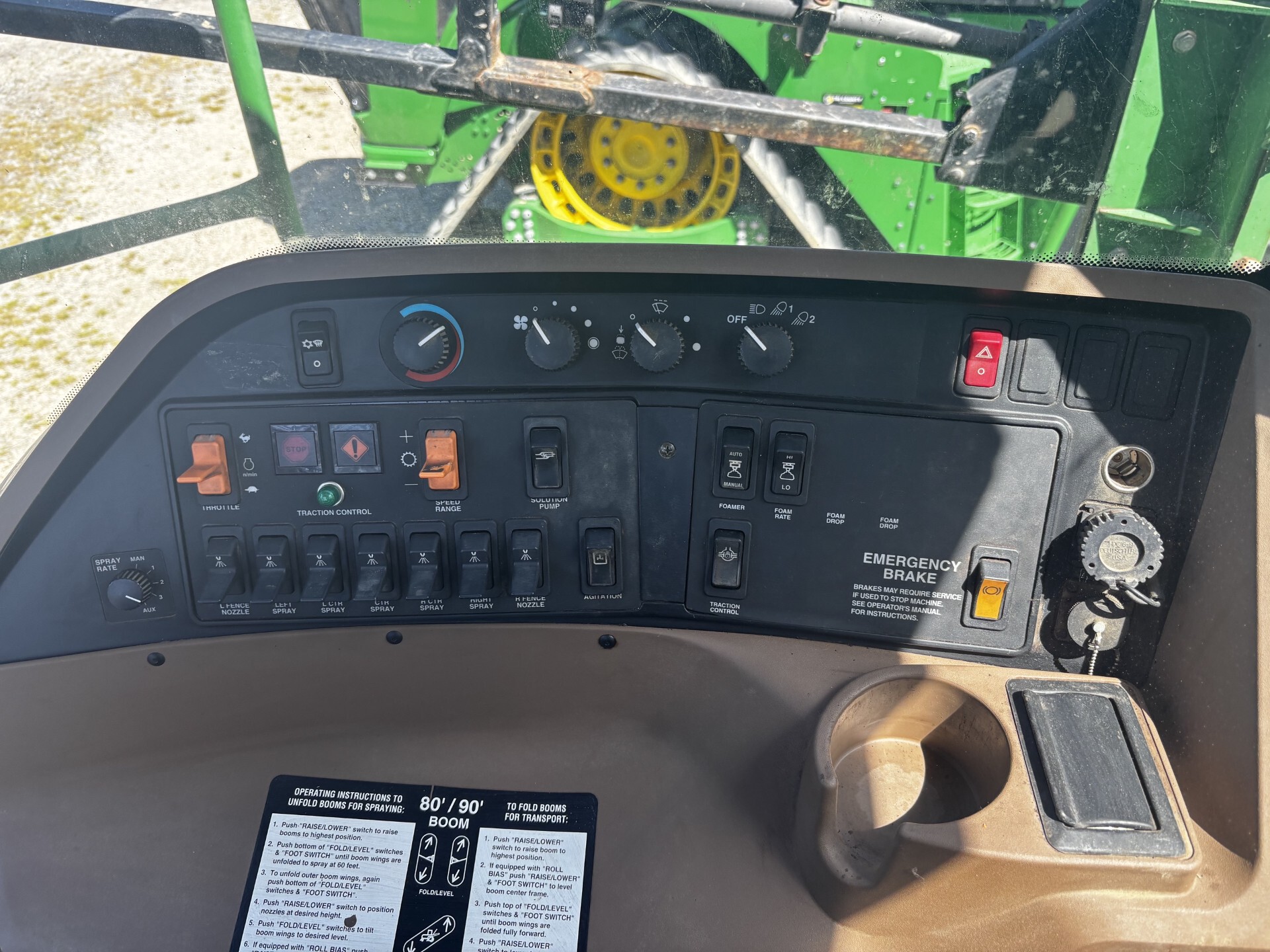 2002 John Deere 4710 Image 12
