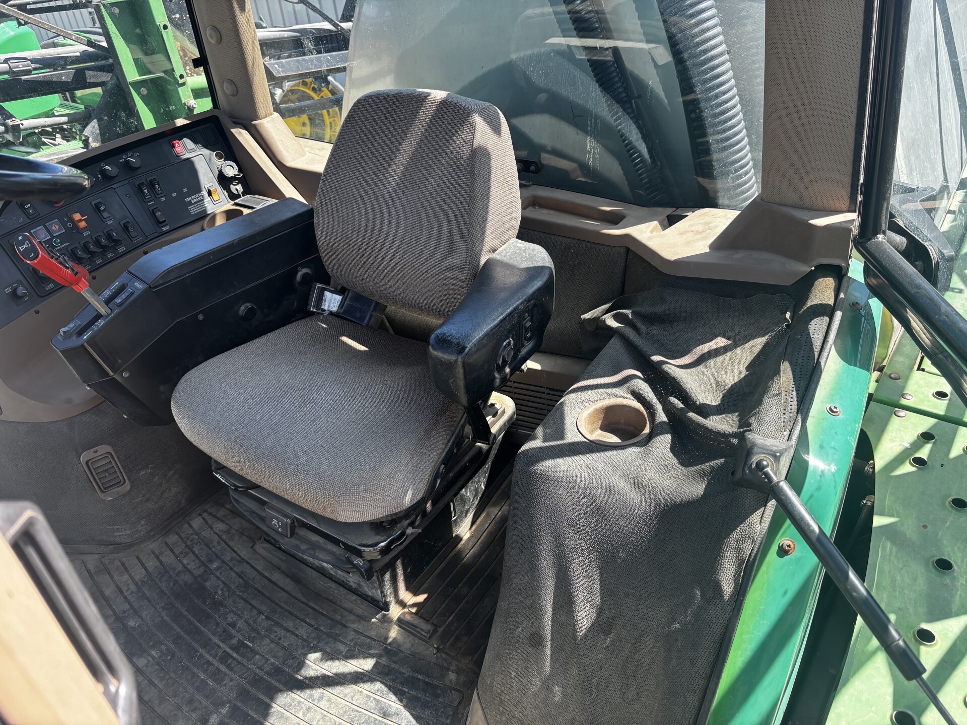 2002 John Deere 4710 Image 16