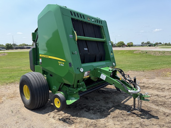  John Deere 560M