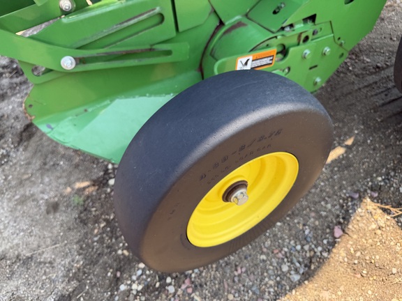2020 John Deere 560M - Photo10