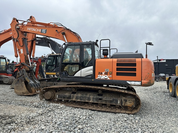 Photo of a 2017 Hitachi ZX210LC-6