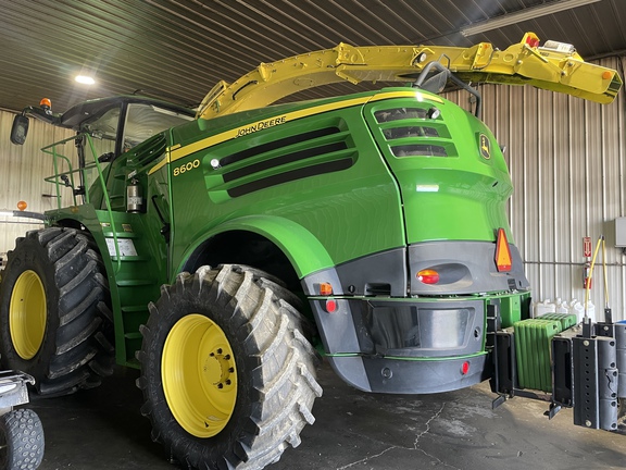 Photo of 2016 John Deere 8600