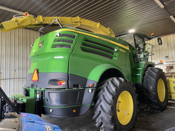 Photo of 2016 John Deere 8600