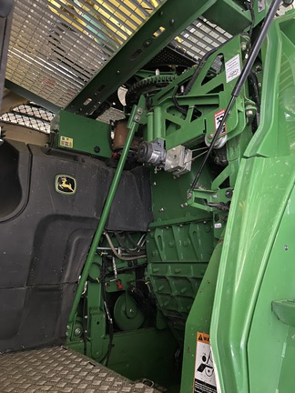 Photo of 2016 John Deere 8600