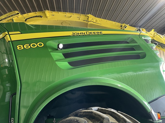 Photo of 2016 John Deere 8600