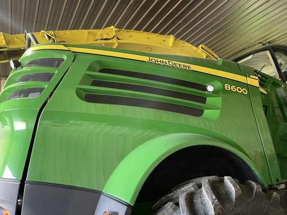 Photo of 2016 John Deere 8600