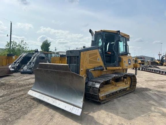 Photo of a 2023 John Deere 700L