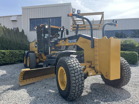 2025 John Deere 872G