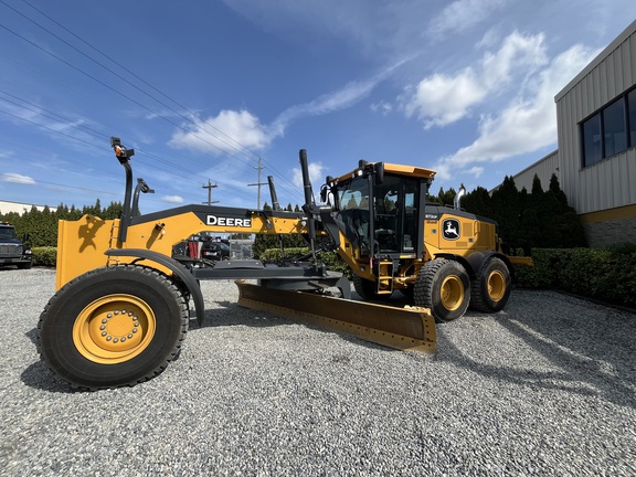 2025 John Deere 872G
