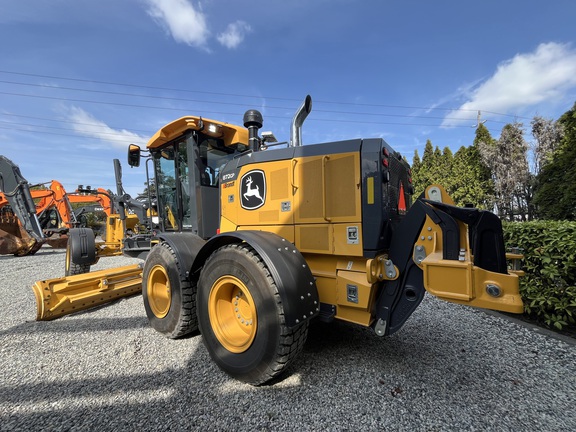 2025 John Deere 872G