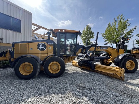 2025 John Deere 872G