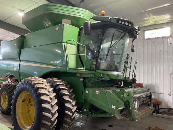  John Deere S670