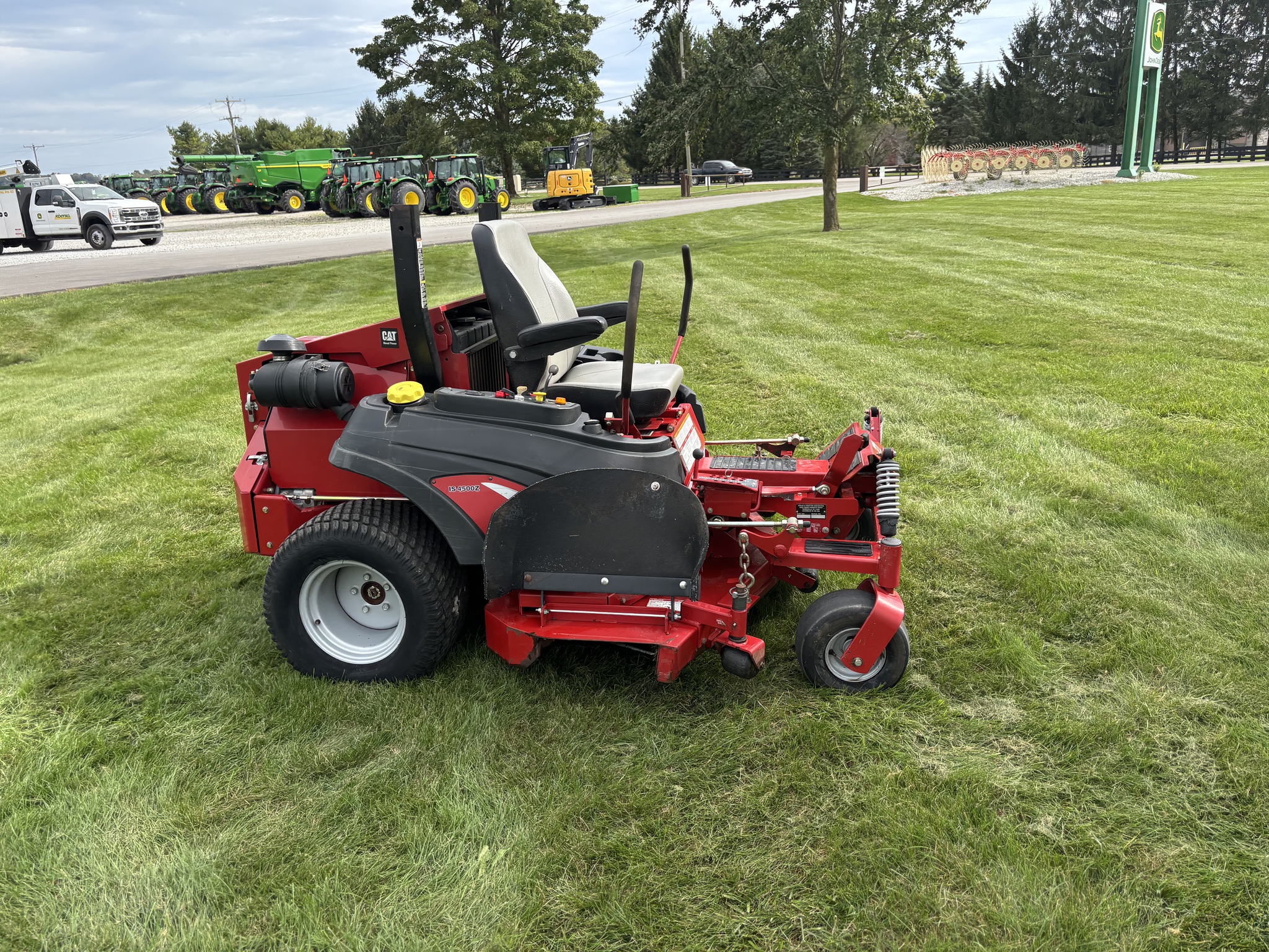 Used 2006 Ferris IS4500Z C28 Zero Turn Mowers at Koenig Equipment in Urbana, OH - PhotoXL2