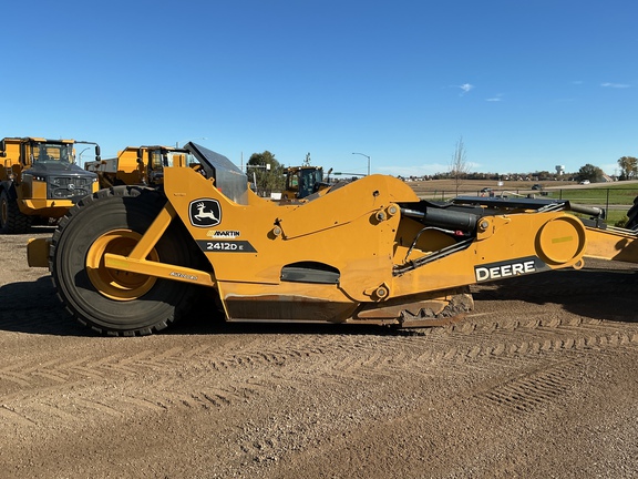 2023 John Deere 2412D E