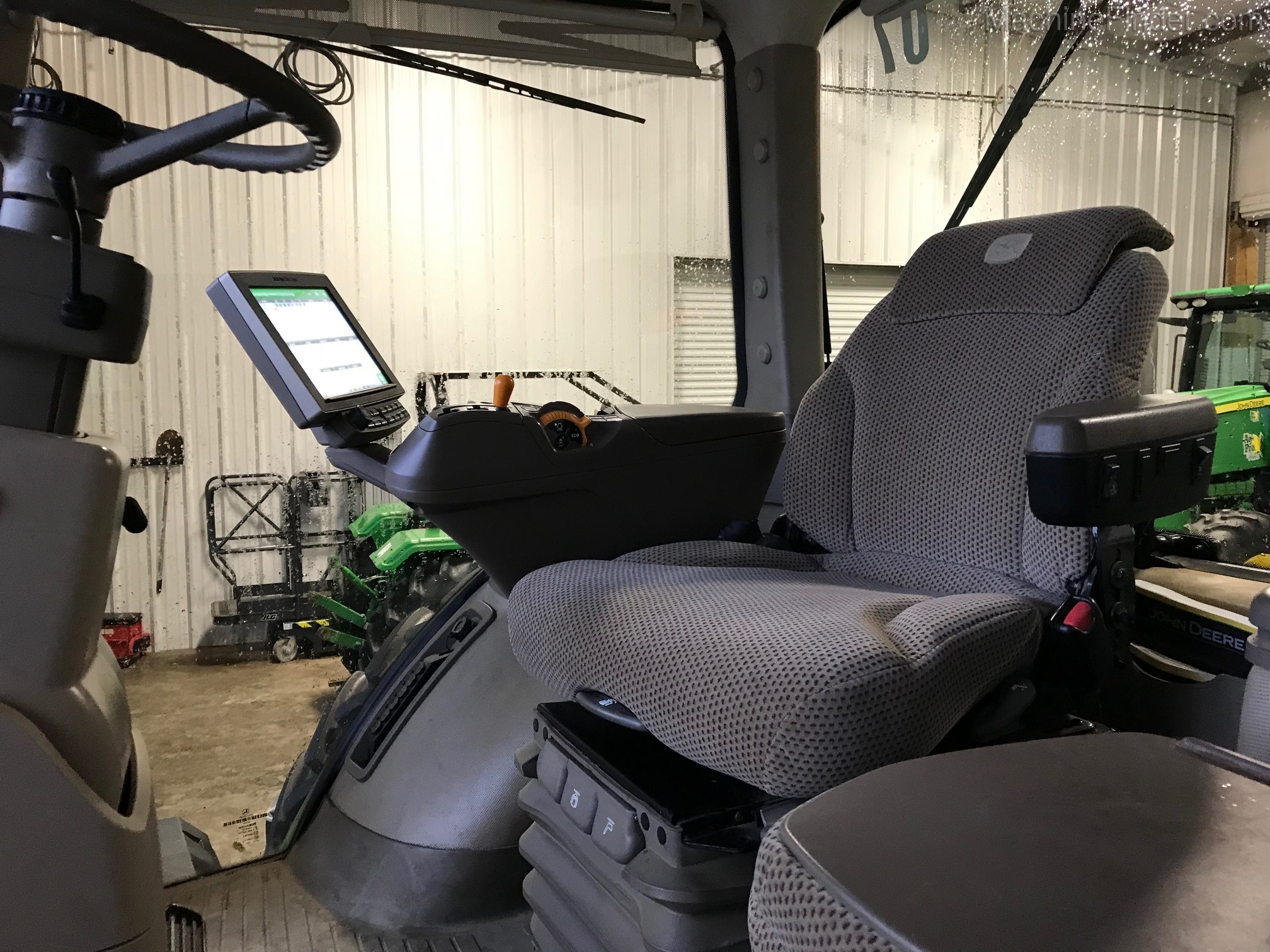 2014 John Deere 8320R Image 6