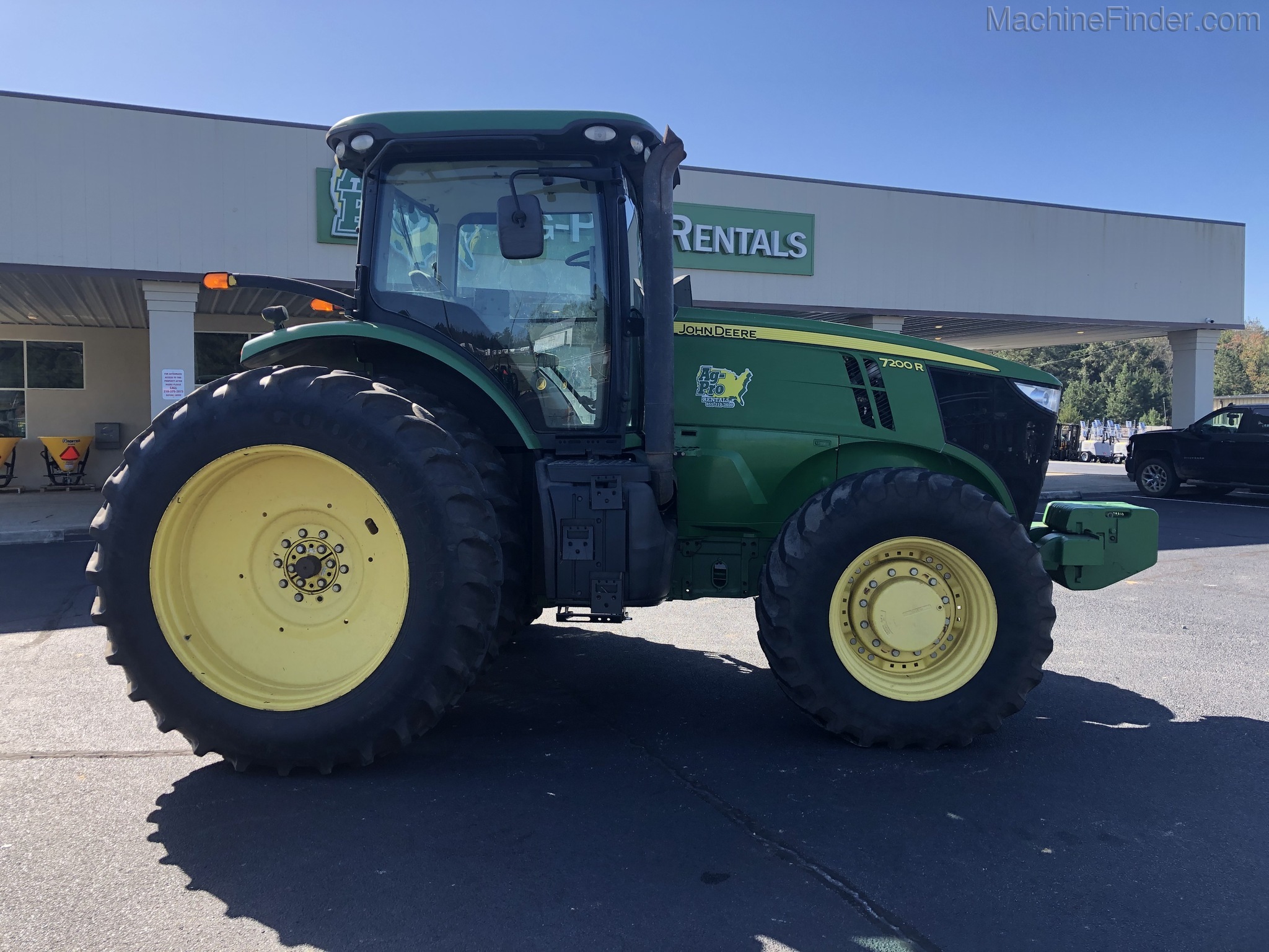 2011 John Deere 7200R Image 2