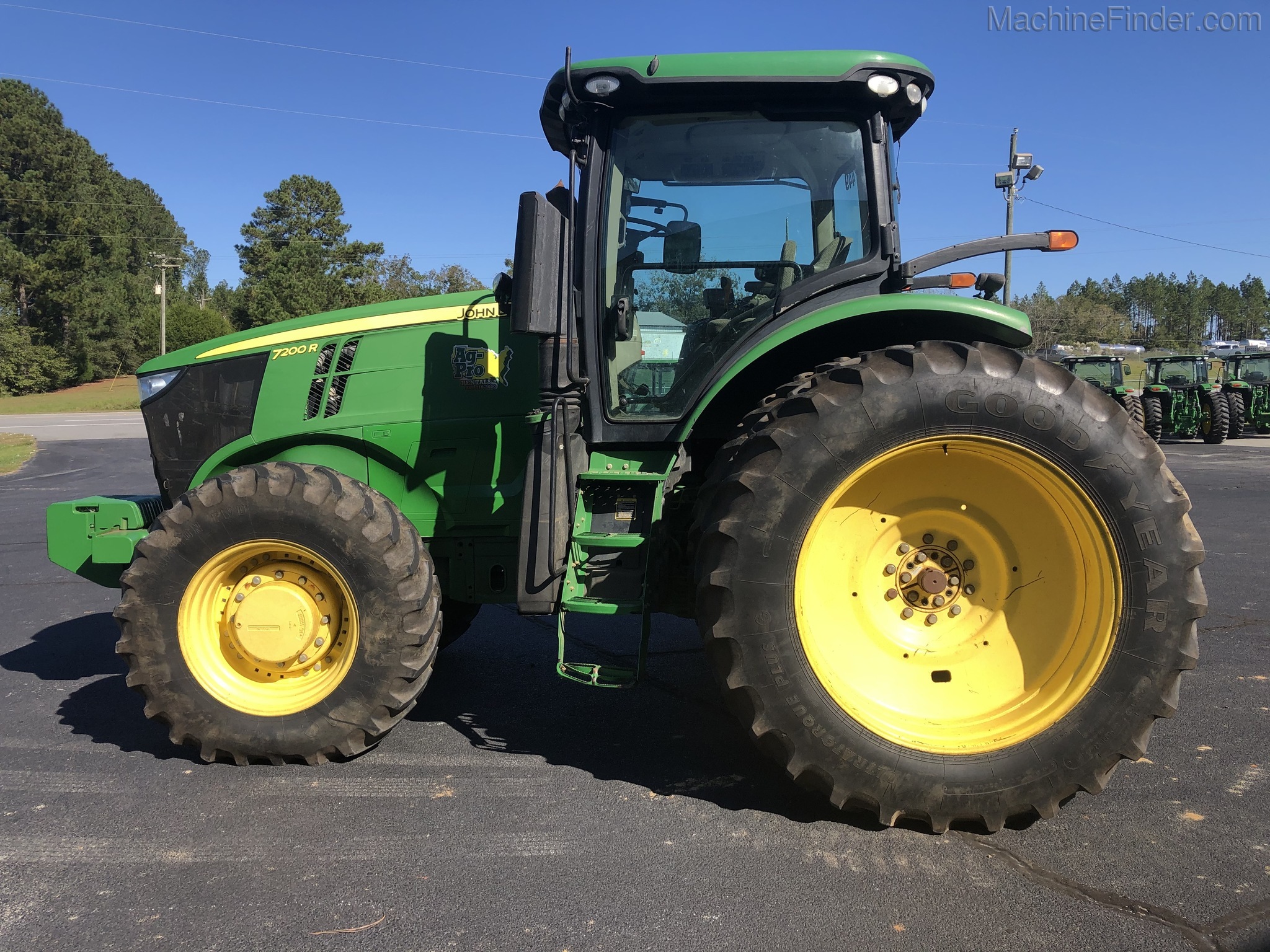 2011 John Deere 7200R Image 6