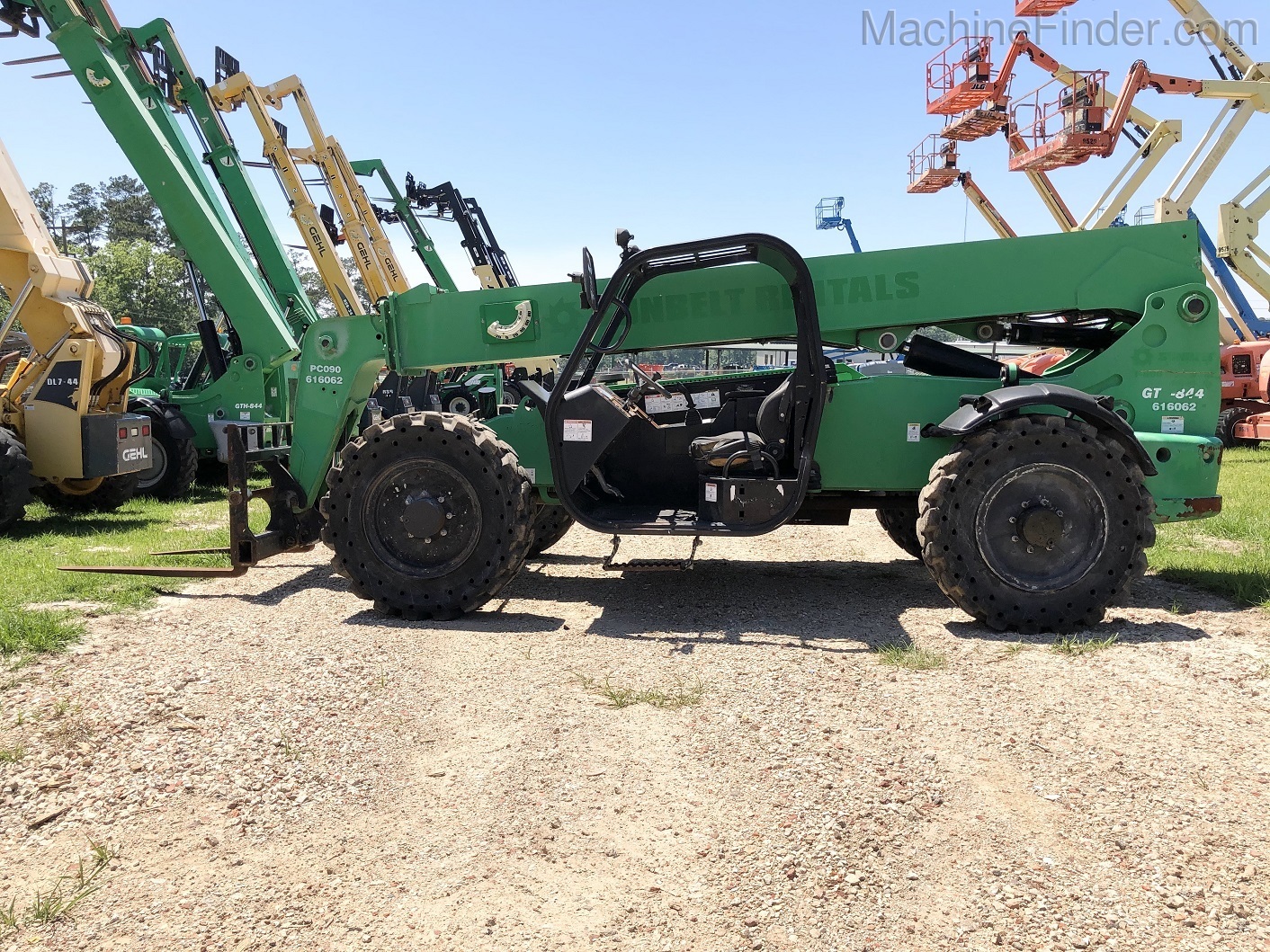 2014 Genie GTH844 Image 2