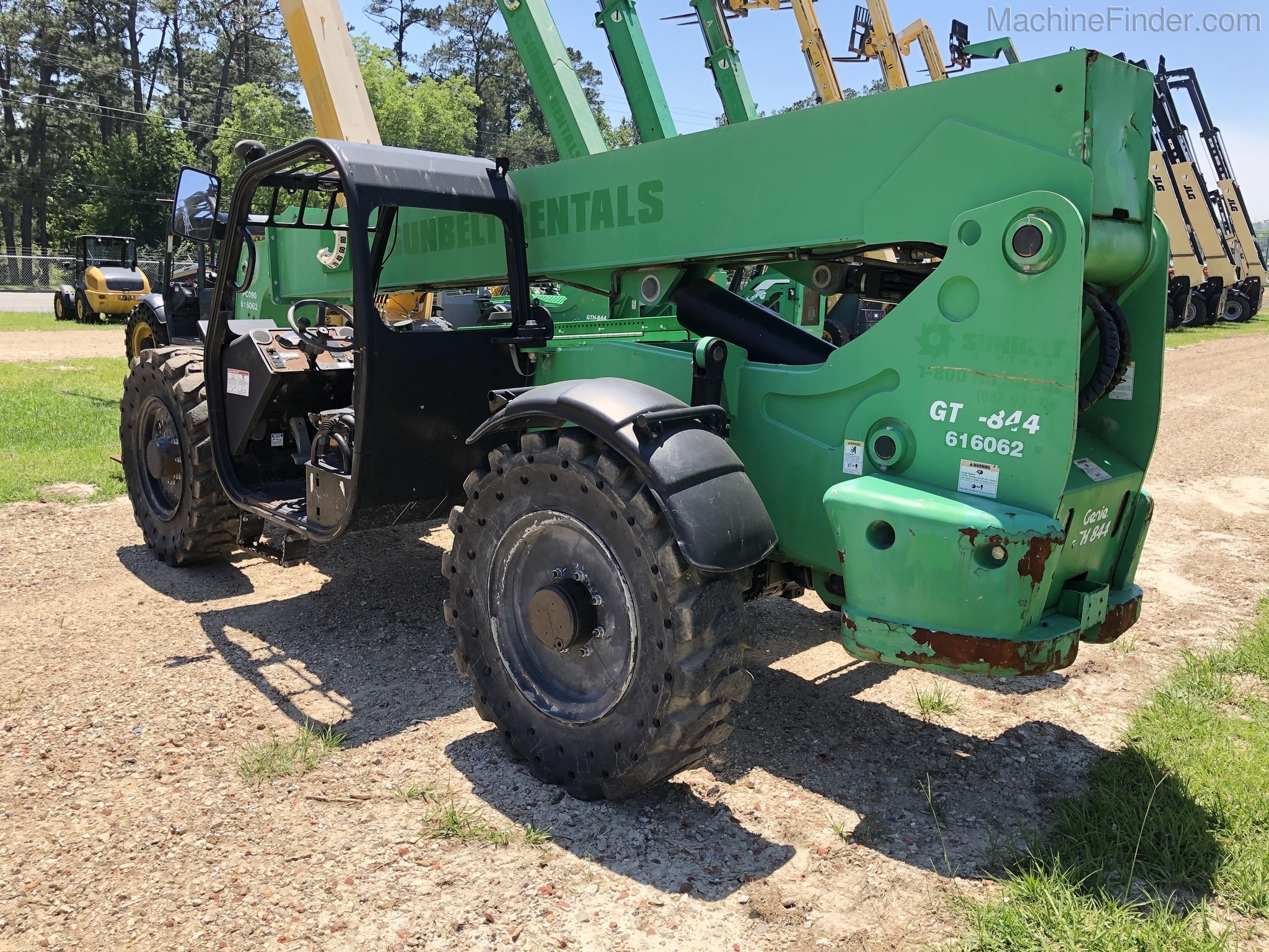 2014 Genie GTH844 Image 3